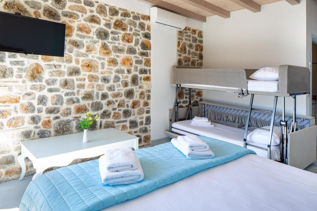 Molos Apartments Loutro Exterior foto